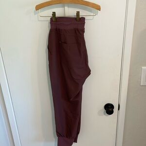 Vuori Women's Joggers - Plum